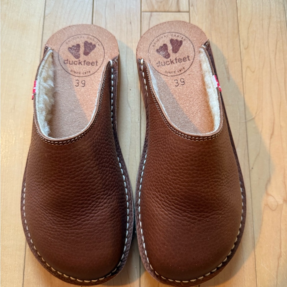 Duckfeet size 39 Klitmoller Shoe in the Color Nut
Only worn in house to try.